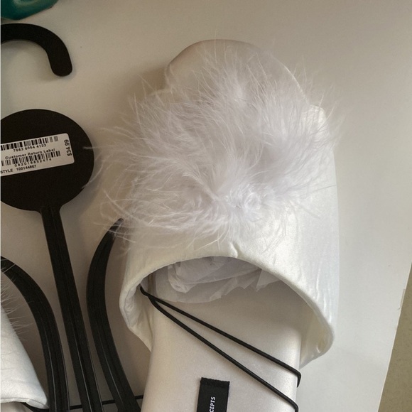 NWT Fluffy white satin slippers size 9/10 - Picture 3 of 7